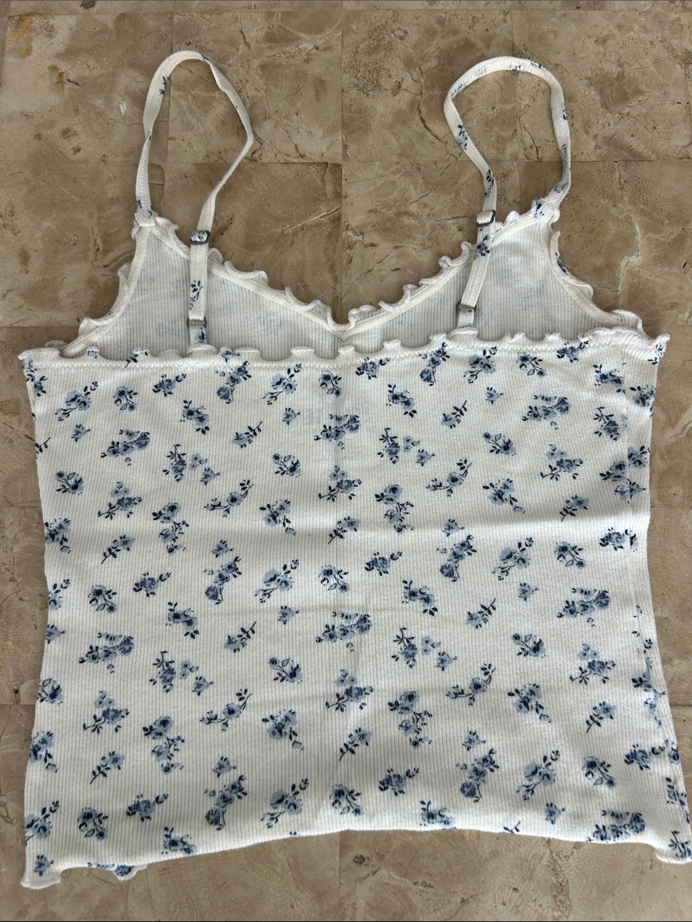 Lot of 2 Hollister Tops 1 Floral Tank Top Size S
White Halter Top Size M Juniors - Picture 6 of 12
